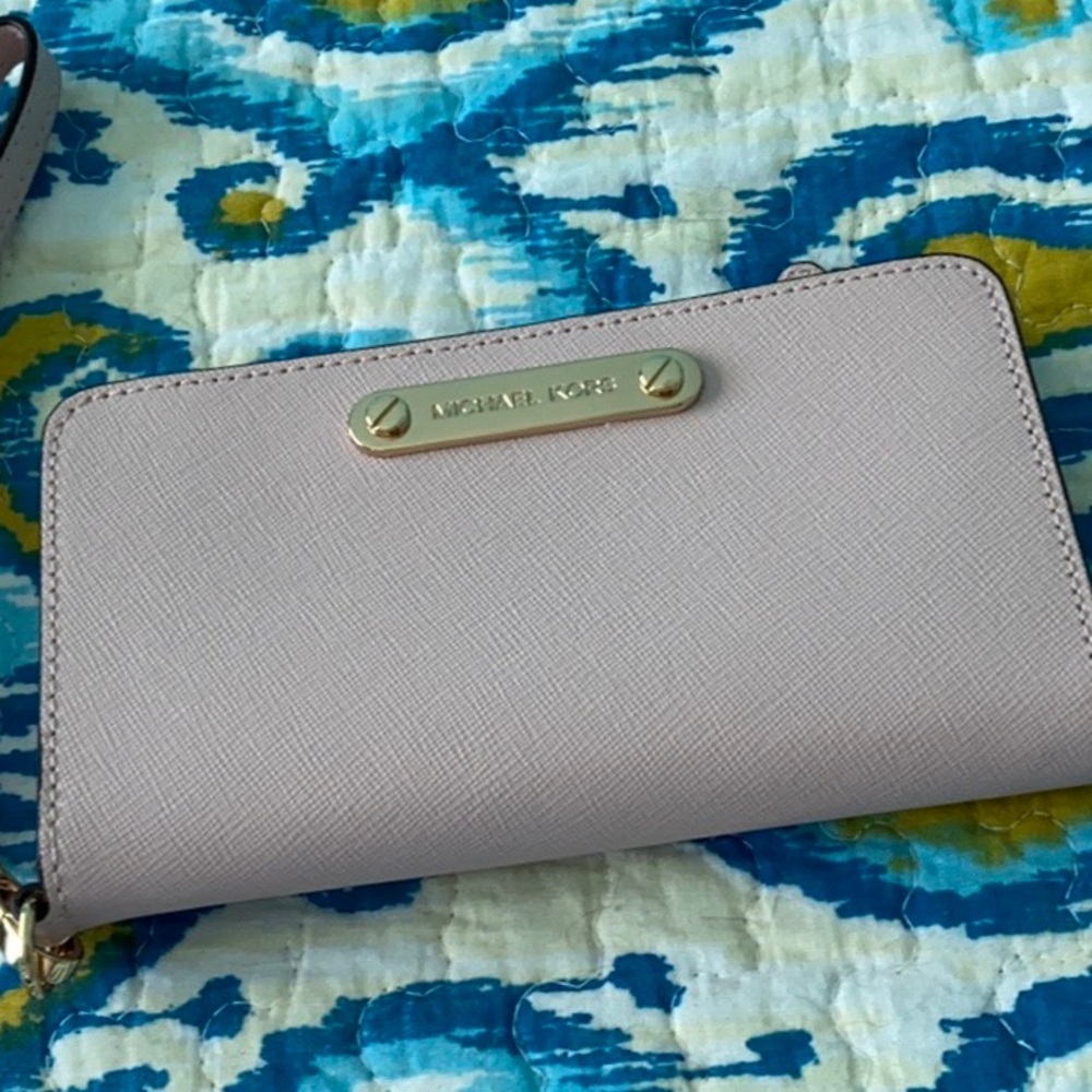 Michael Kors Wristlet & Phone case